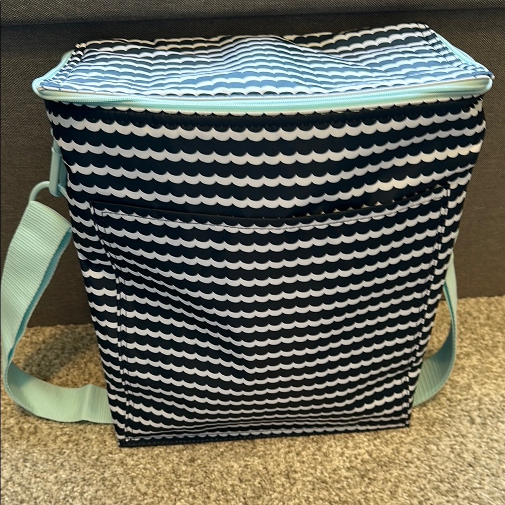 Stylish Black and White Patterned Cooler Bag